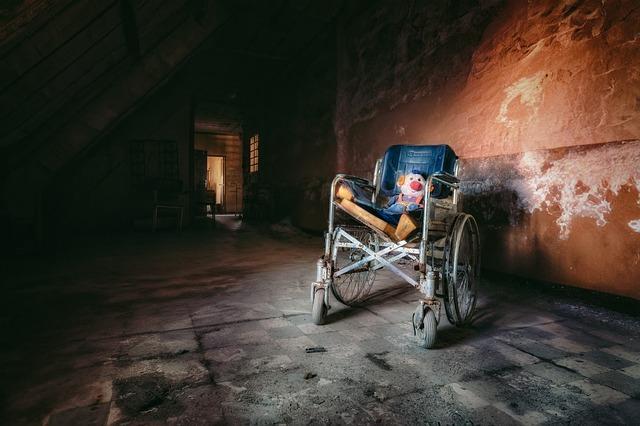 Které instituce mohou poskytnout další podporu při hledání informací o sociálním a zdravotním pojištění?